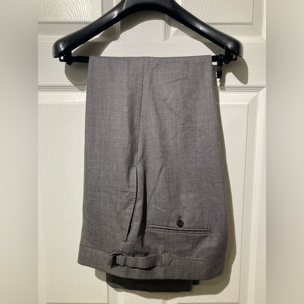 TOM FORD classic medium gray peak lapel 2 piece suit 40 50 - Picture 2 of 11